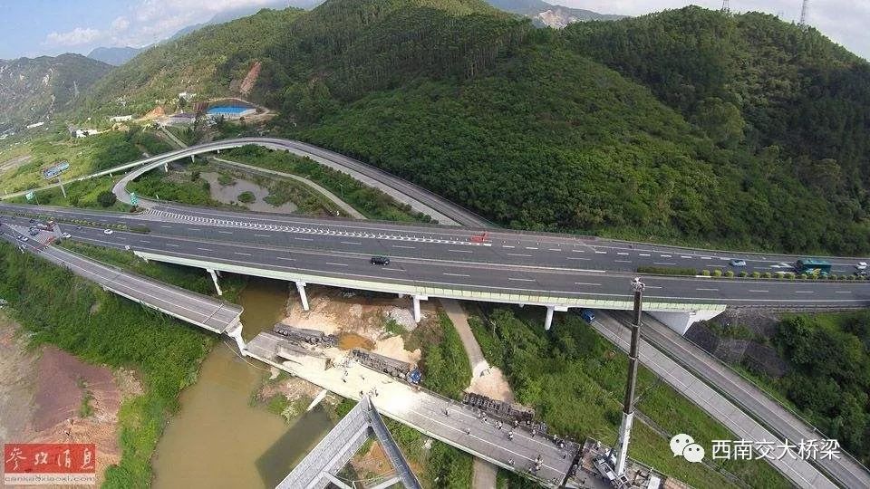 李乔：梁桥倾覆机理与受力特征