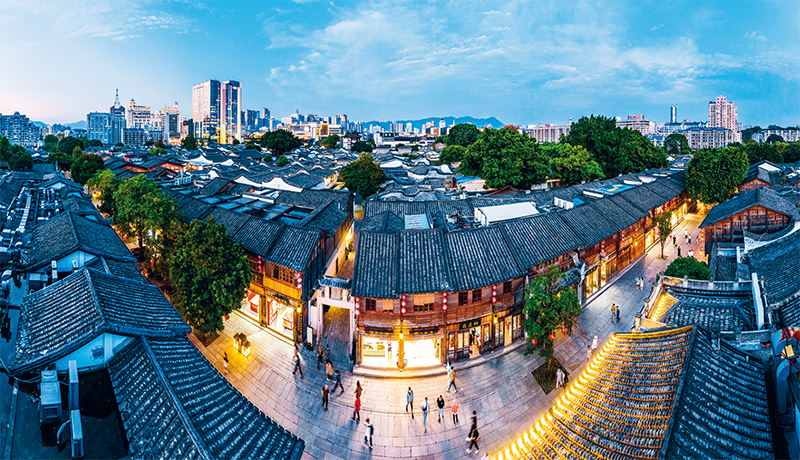 保护好传统街区，保护好古建筑，保护好文物，就是保存了城市的历史和文脉。图为福建省福州市三坊七巷历史文化街区。 福州日报社供图 林双伟/摄